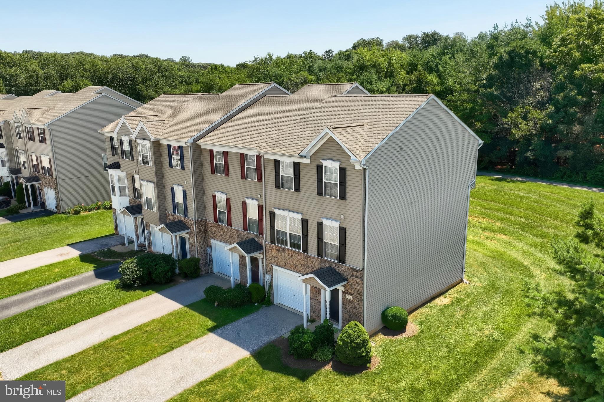 3831 ARMORY LANE 3831