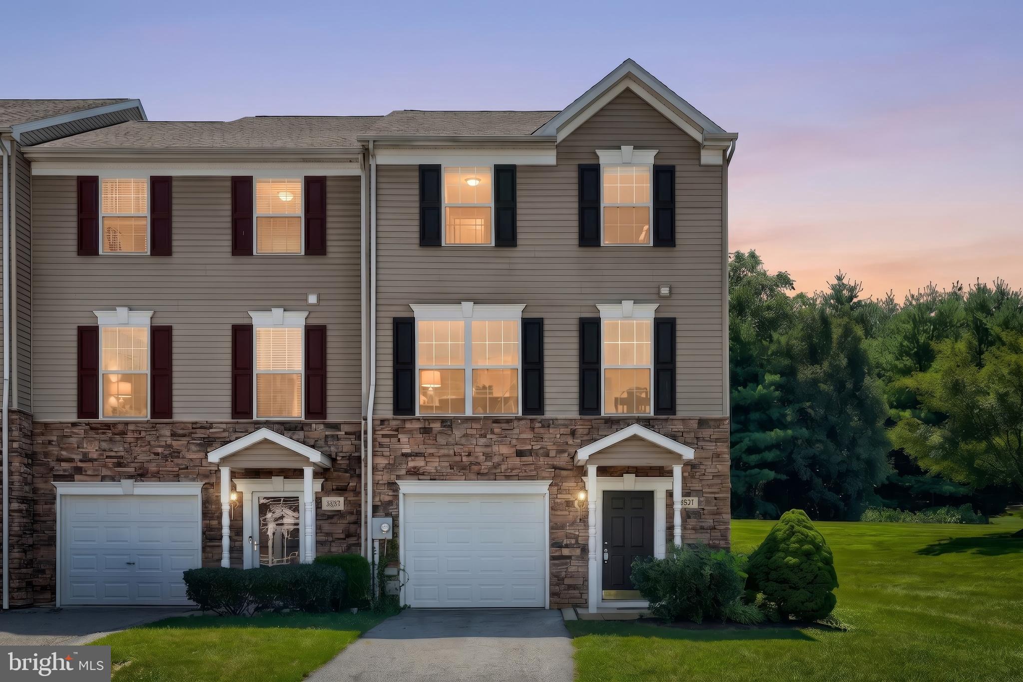 3831 ARMORY LANE 3831
