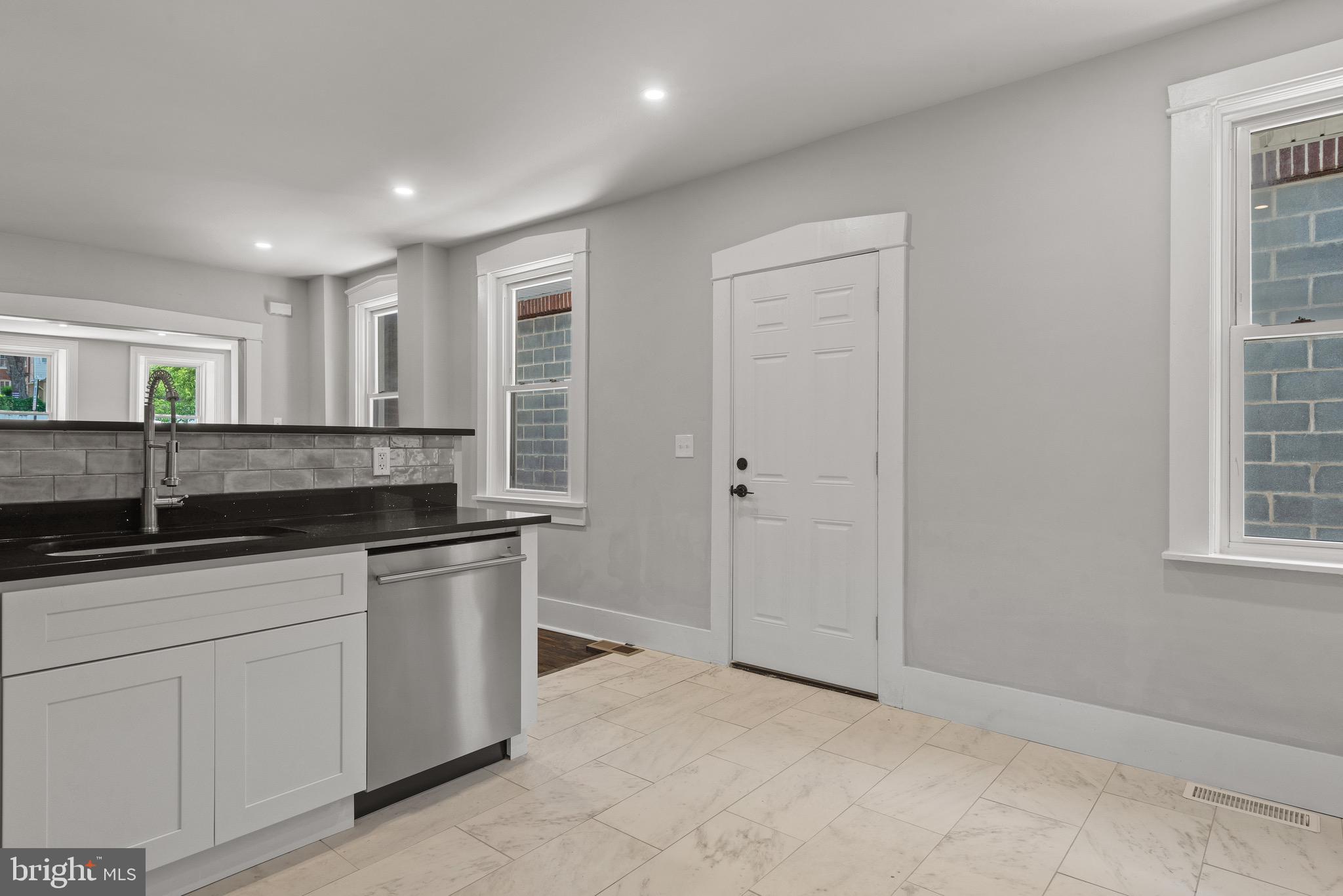 SOUTH SIDE OF CITY - Residential Lease