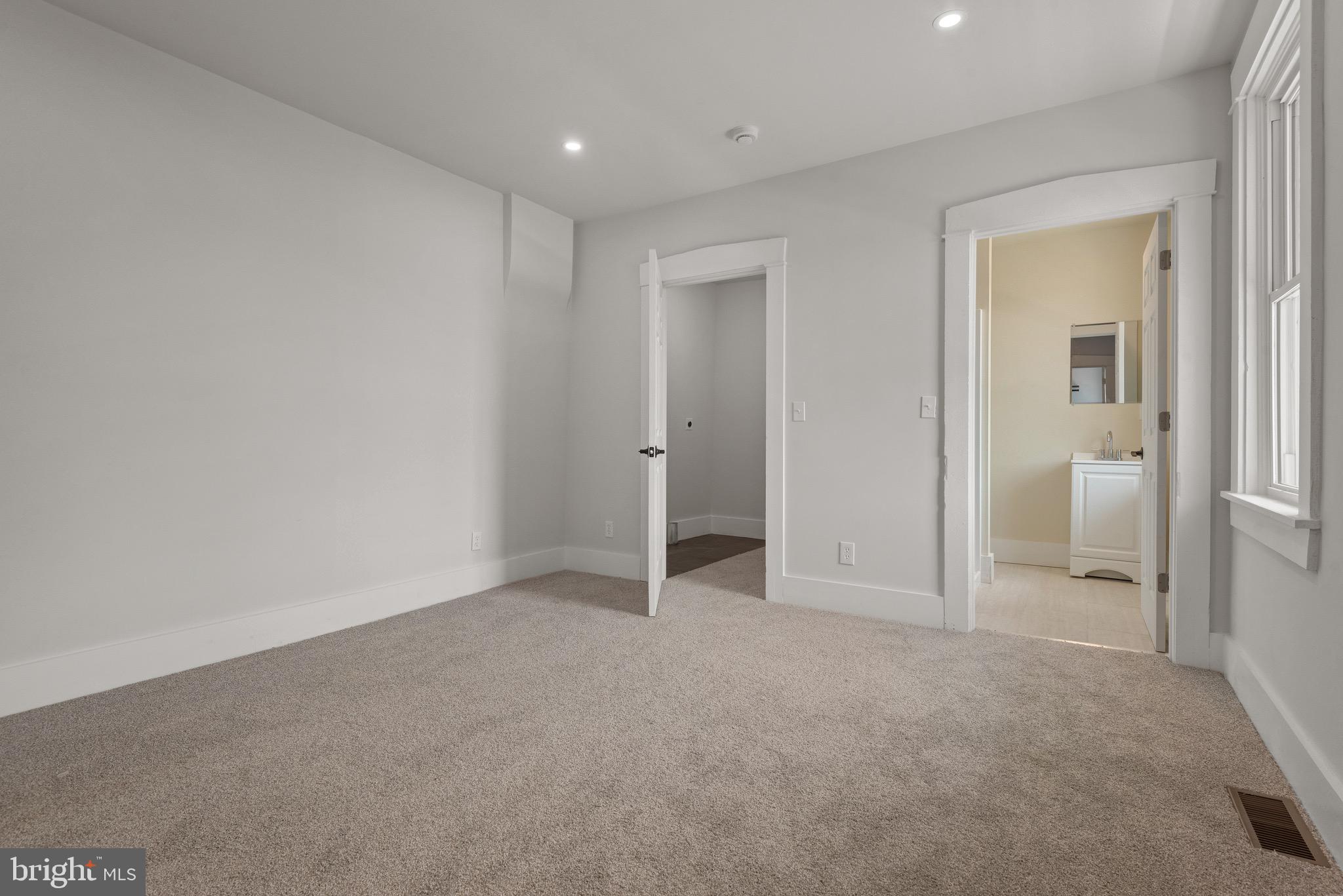 SOUTH SIDE OF CITY - Residential Lease