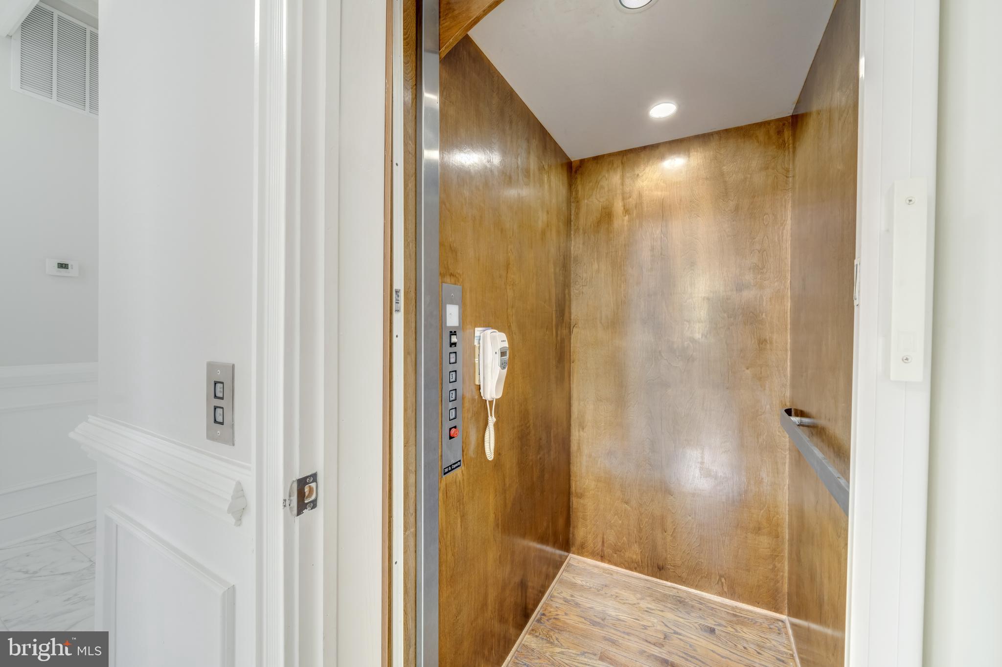 ROLLING VALLEY - Residential Lease