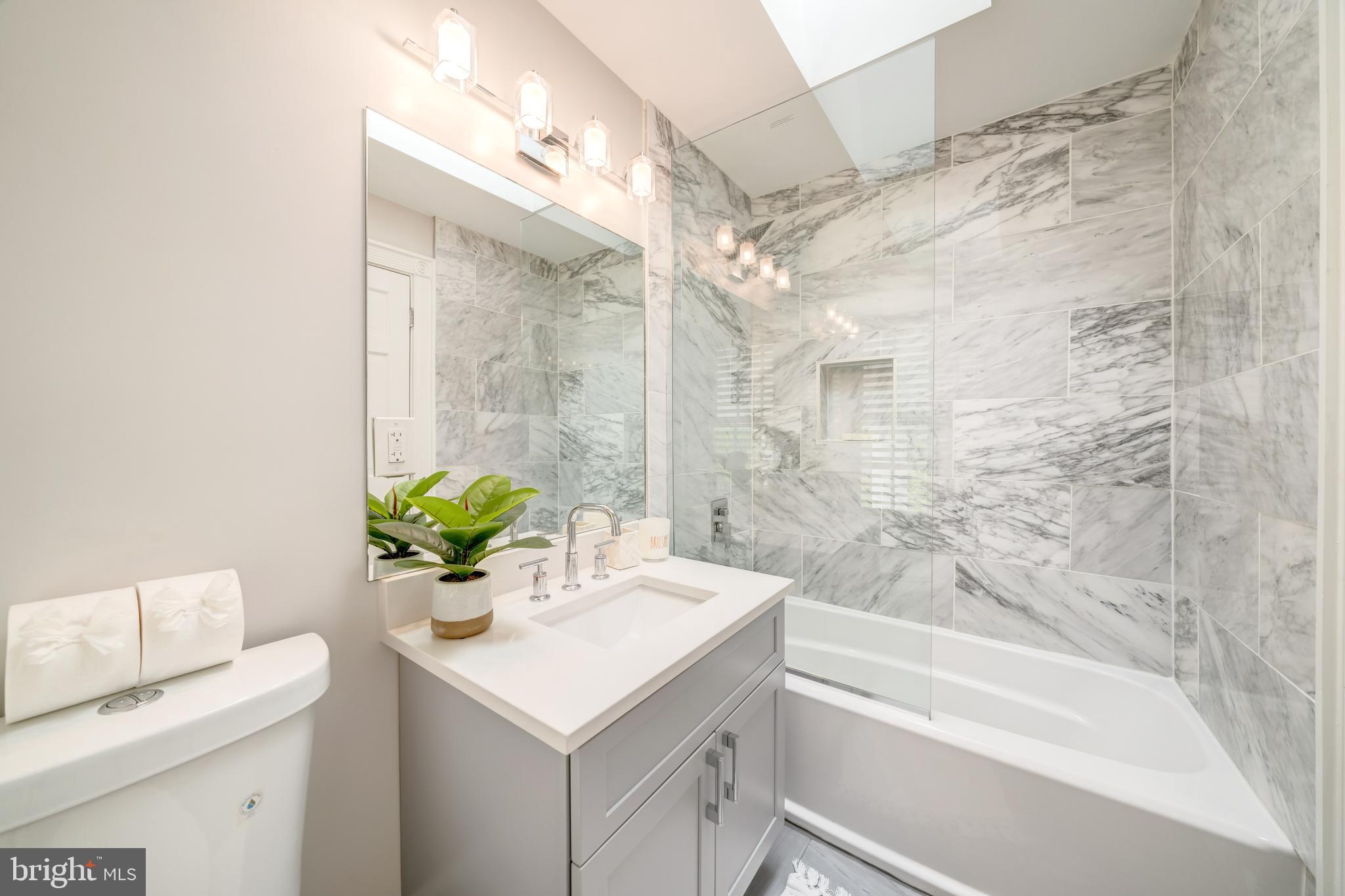 ROLLING VALLEY - Residential Lease