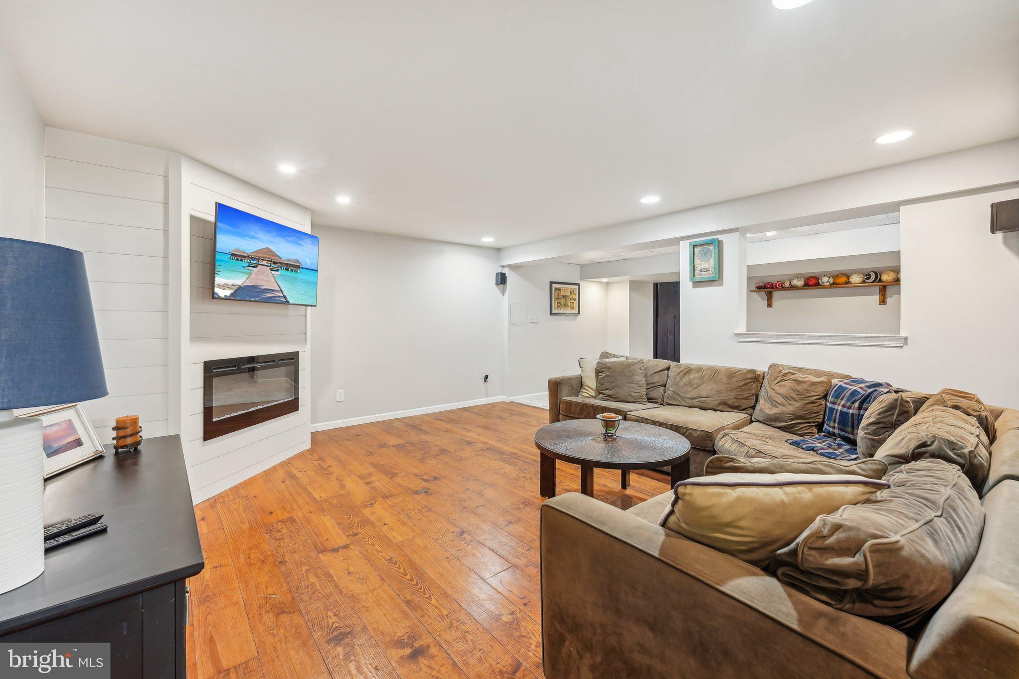 SQUIRES KNOLL - Residential