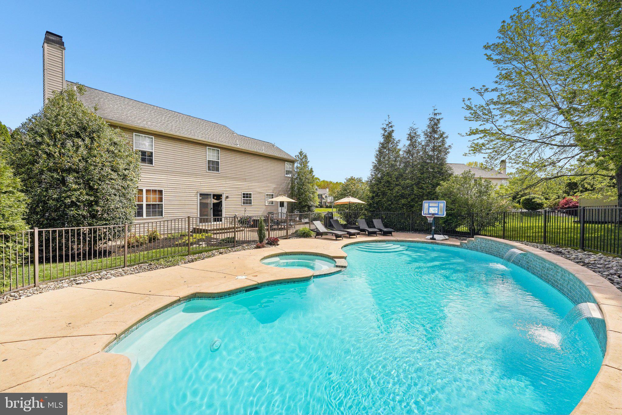 SQUIRES KNOLL - Residential