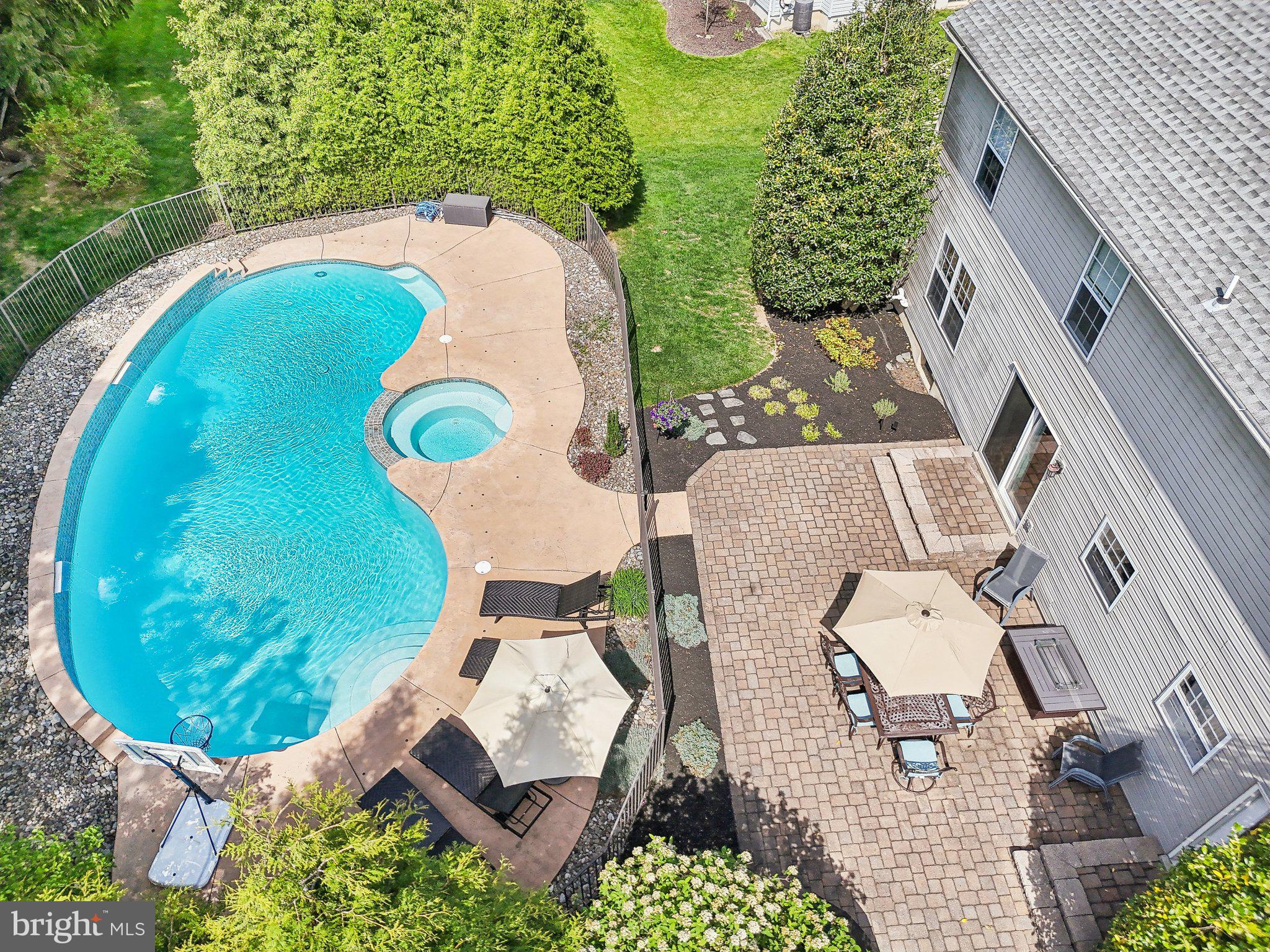 SQUIRES KNOLL - Residential