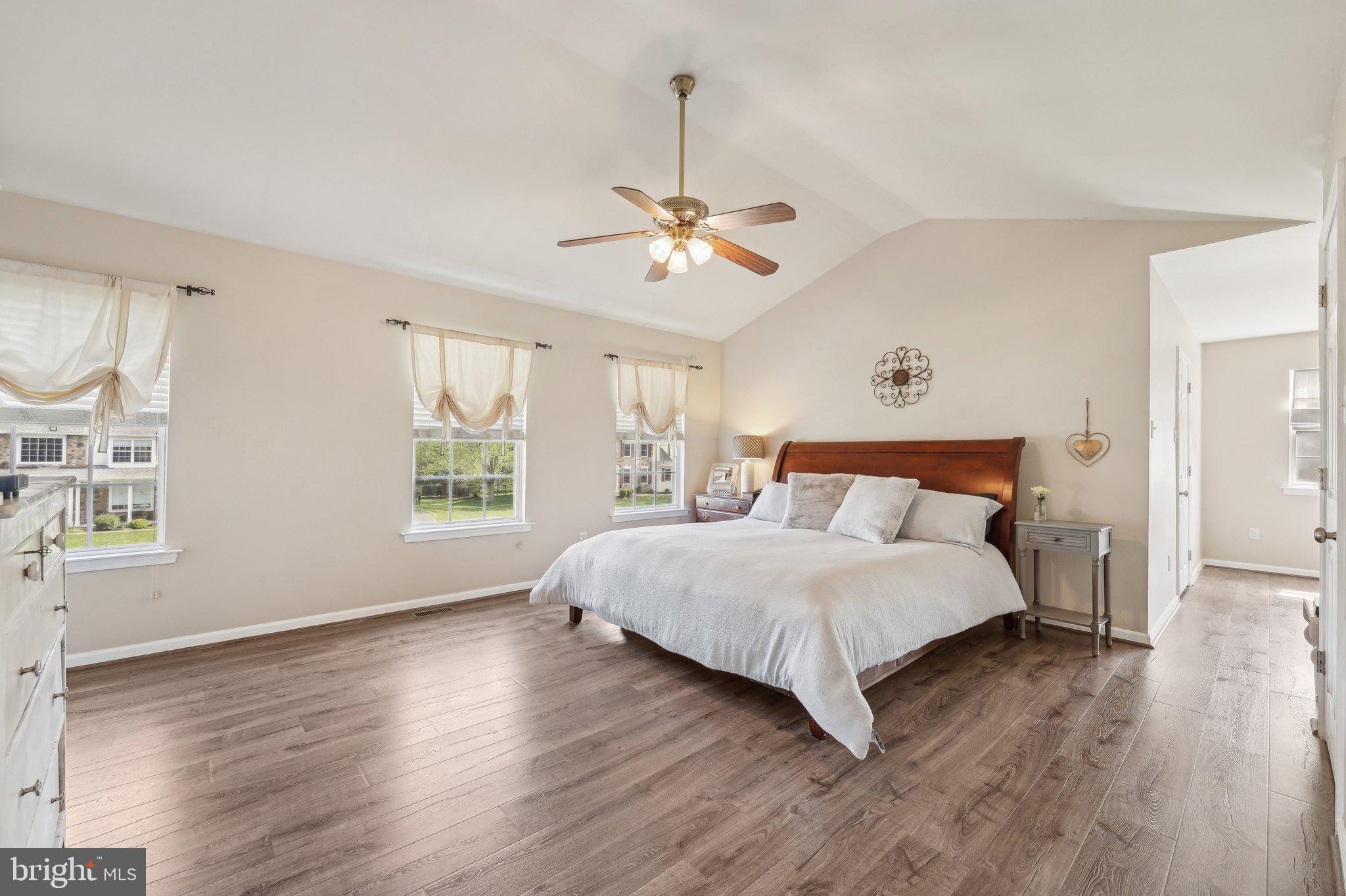 SQUIRES KNOLL - Residential