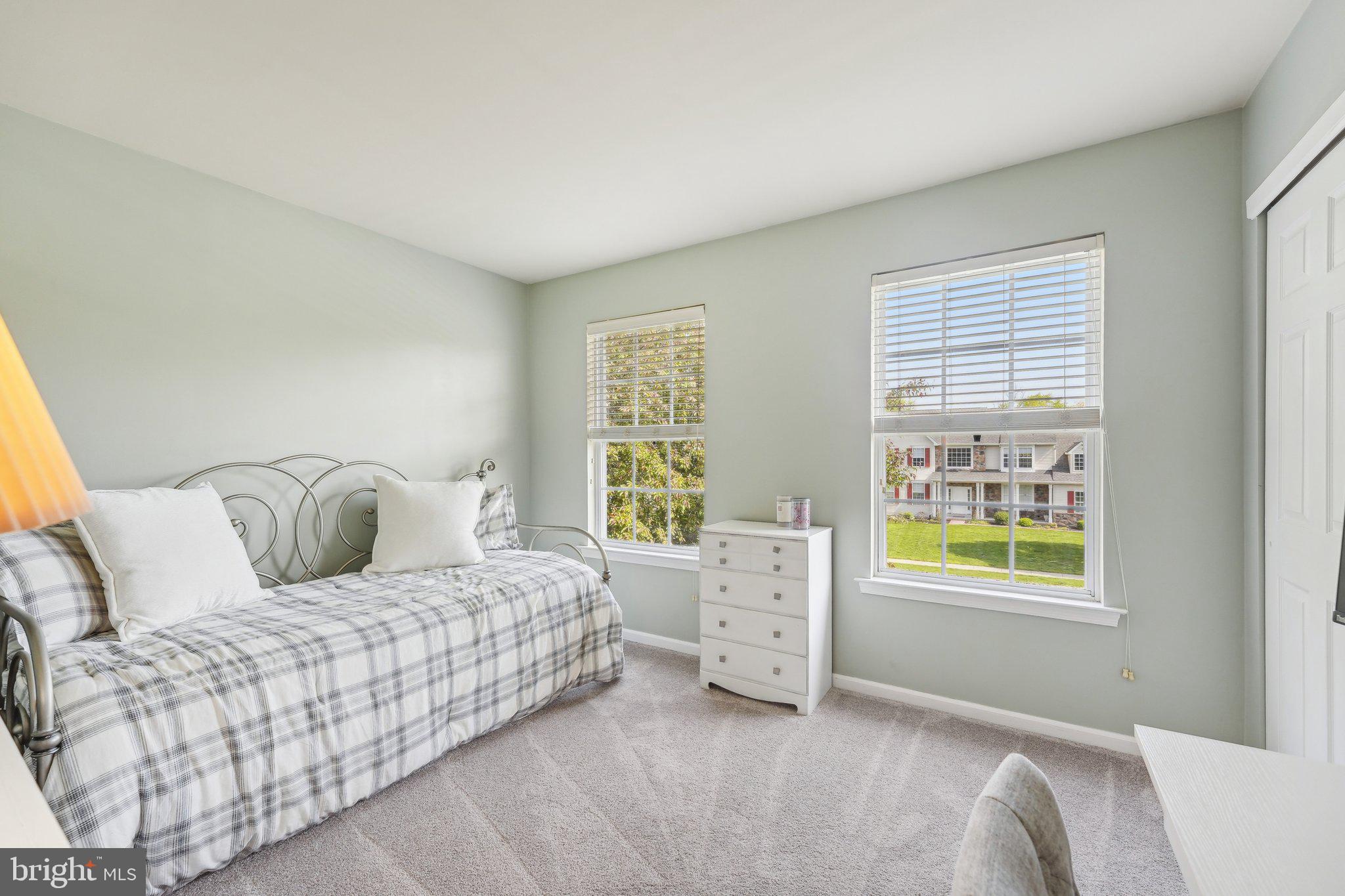 SQUIRES KNOLL - Residential