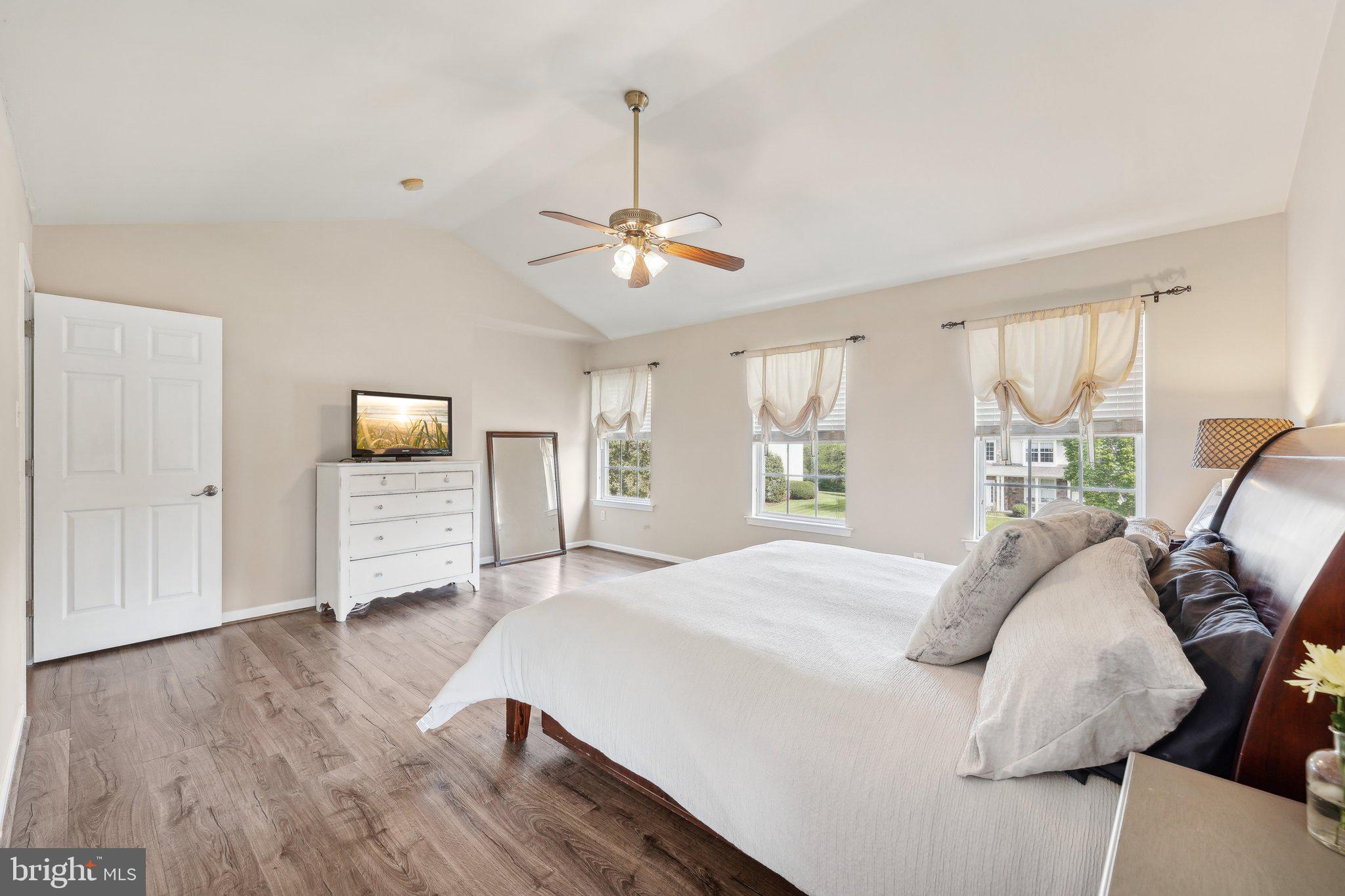 SQUIRES KNOLL - Residential