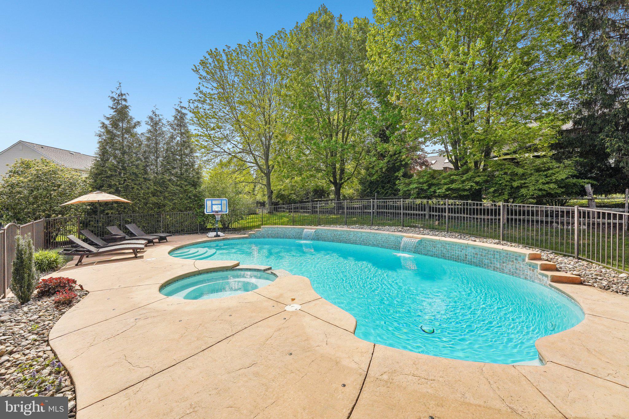 SQUIRES KNOLL - Residential