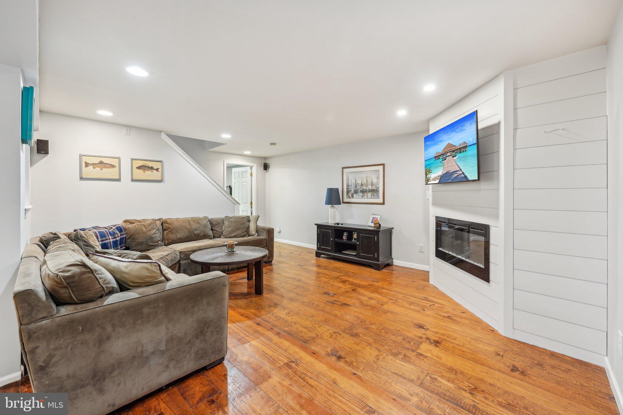 SQUIRES KNOLL - Residential