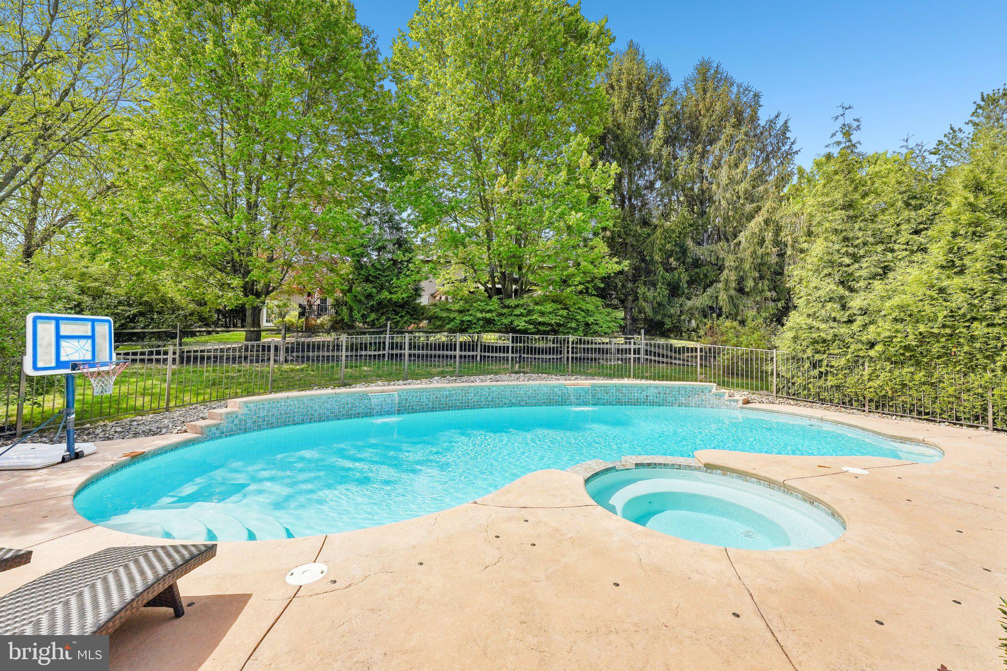 SQUIRES KNOLL - Residential