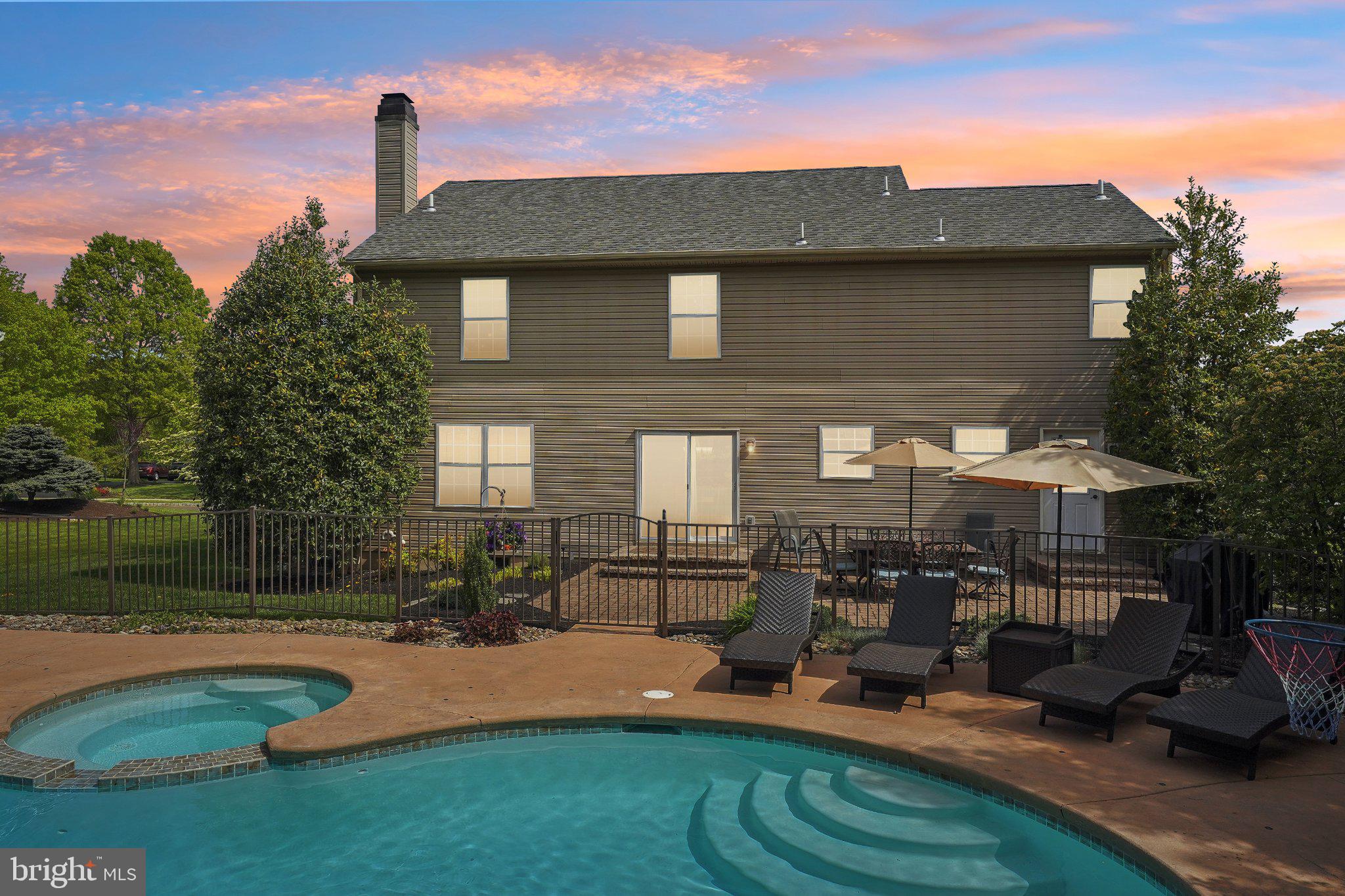 SQUIRES KNOLL - Residential