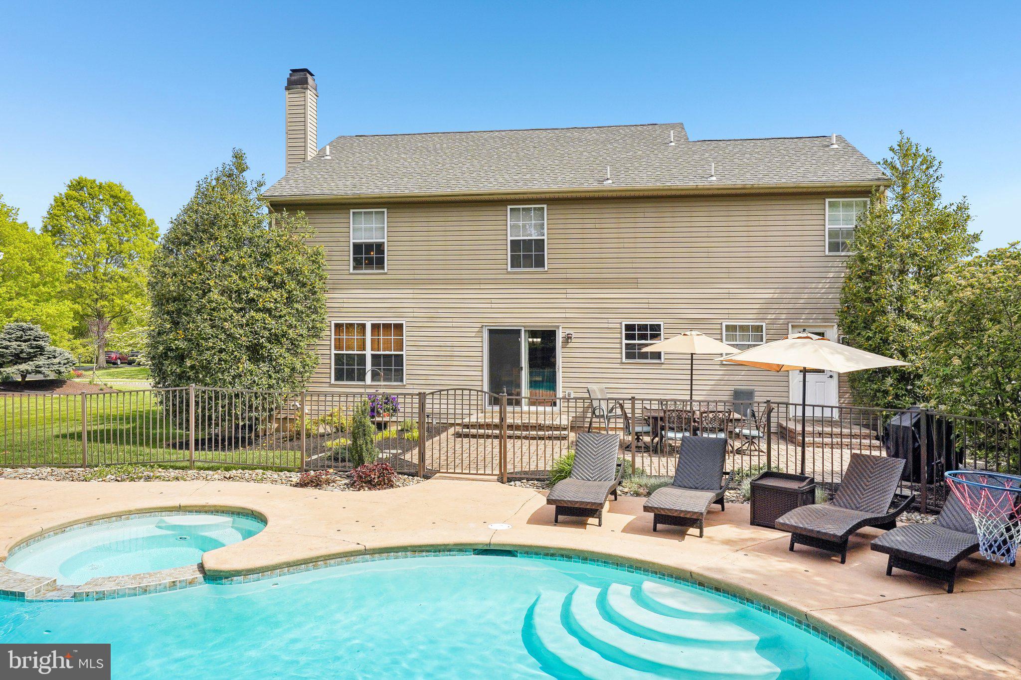 SQUIRES KNOLL - Residential