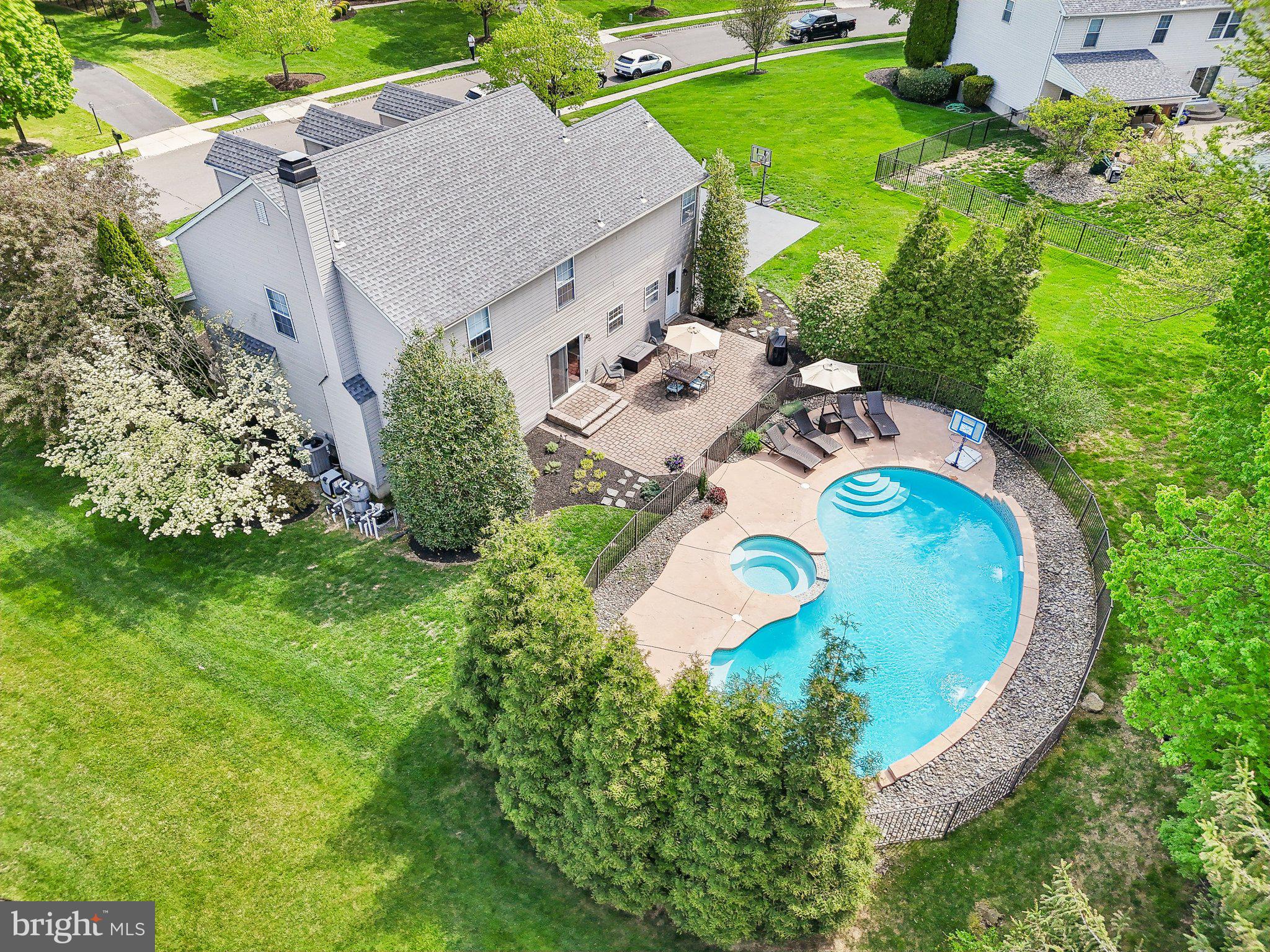 SQUIRES KNOLL - Residential