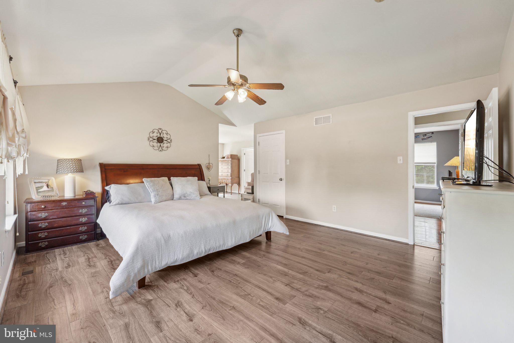 SQUIRES KNOLL - Residential