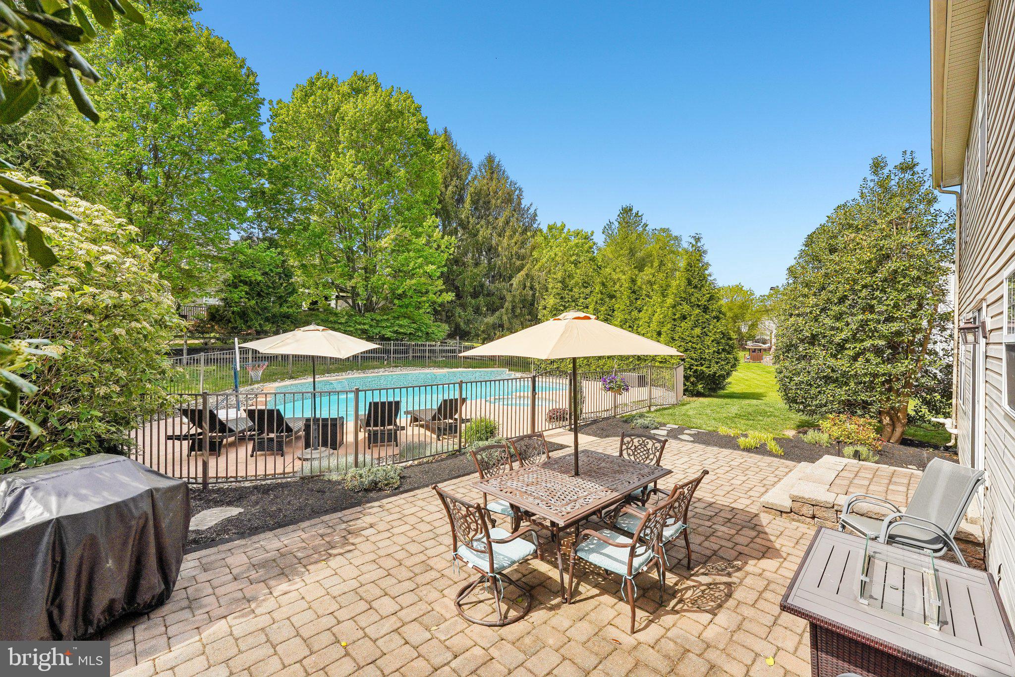 SQUIRES KNOLL - Residential