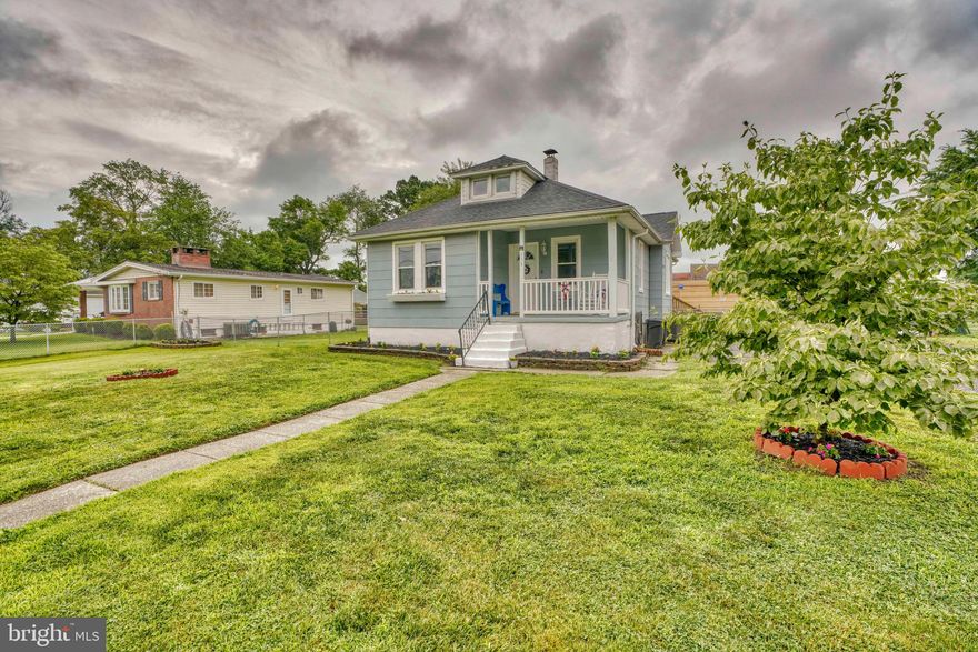 Beautiful detached home on a HUGE .46 of an acre lot.  Kitchen has beautiful Granite Countertops & Stainless Steel Appliances. Updated Baths with Ceramic Tile, Master Bedroom w/ Full Bath, Finished Lower Level Family Room &  3rd Bedroom. Convenient laundry Area off of the Kitchen on the main level. This home offers off street parking and  1 Car detached carport.