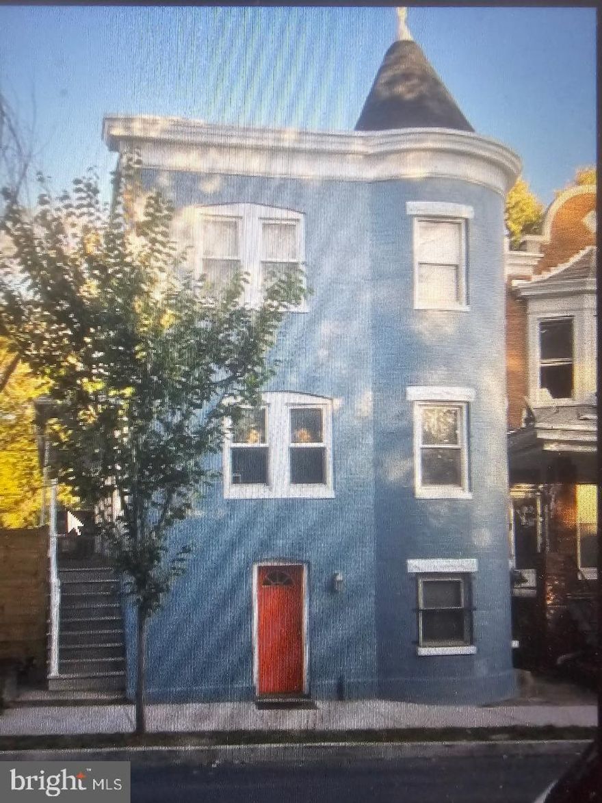 Fully Furnished Home Available For Short- Term and Long Term  Lease.  Home  Has Three Bedrooms, Two Full And One Half Bath, Hard Wood Floors,  Central Heat, Central Air,  Recess Lighting, Ceramic Tile, Modern Kitchen,  Separate Dining Room and Family Room.