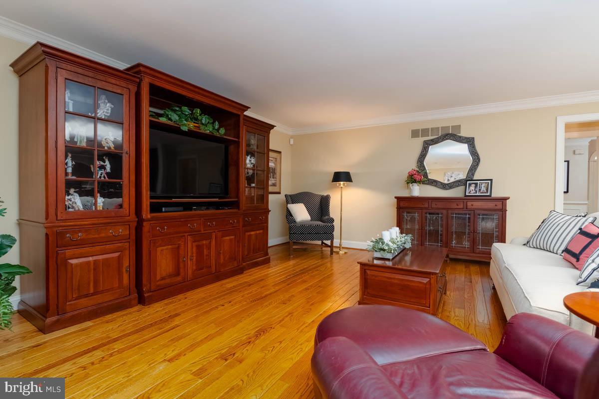 STRATHMORE - Residential