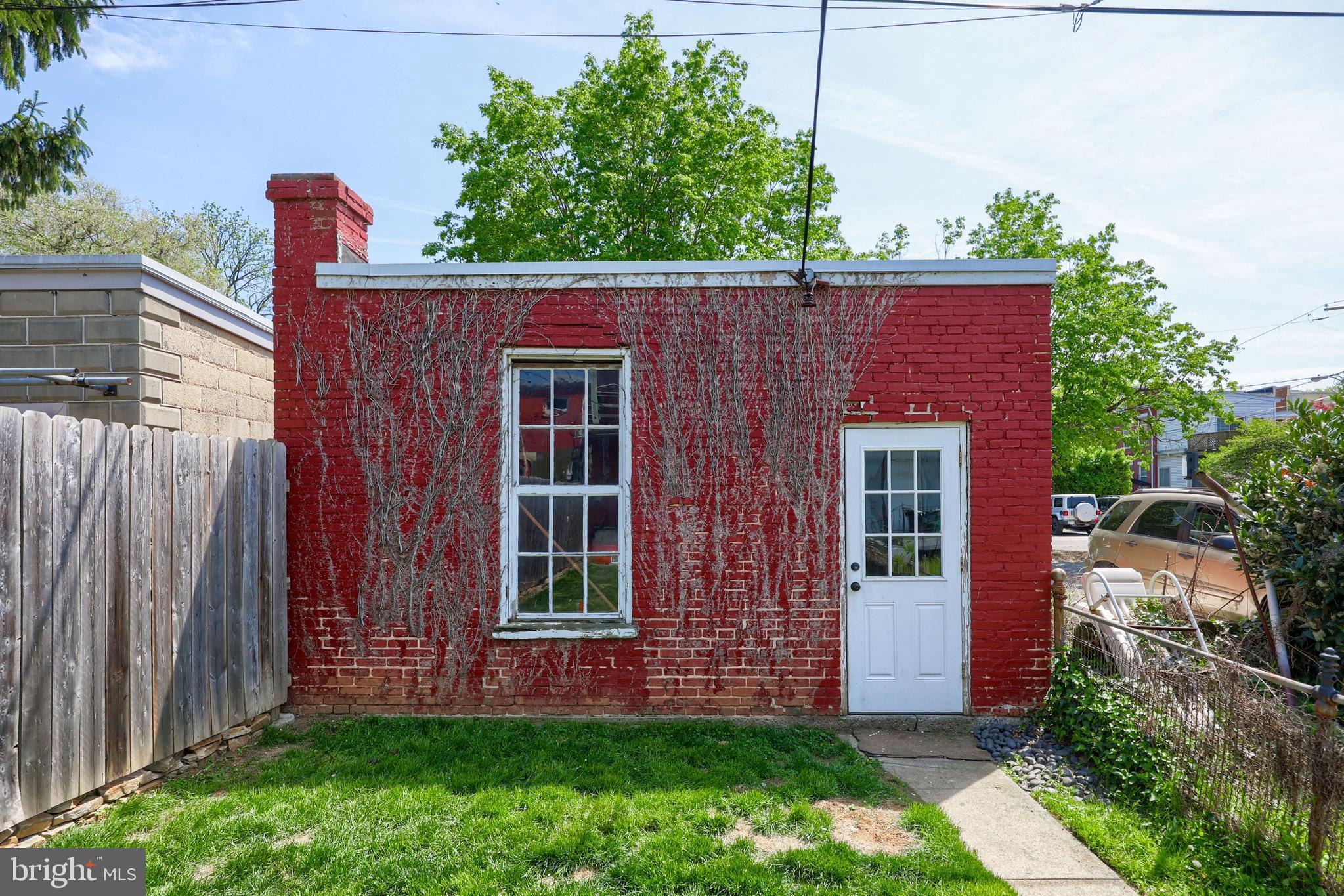 138 E ROSS STREET