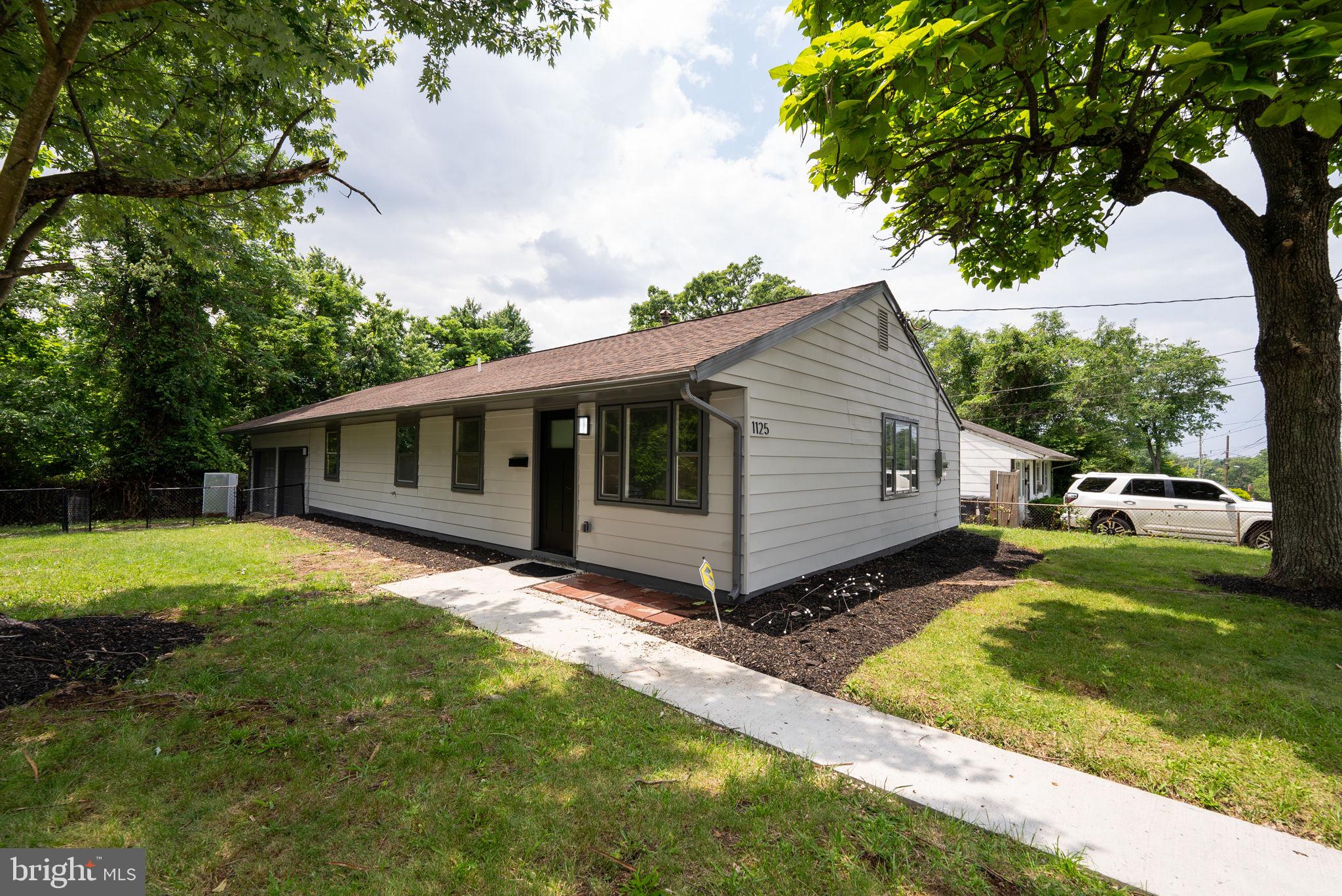 1125 DEVONSHIRE DRIVE