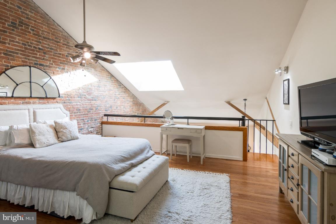 THE SHIPYARD - Residential Lease