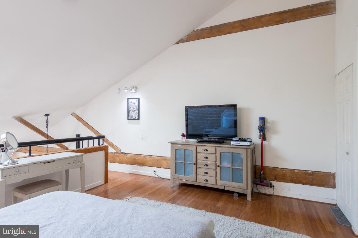 THE SHIPYARD - Residential Lease