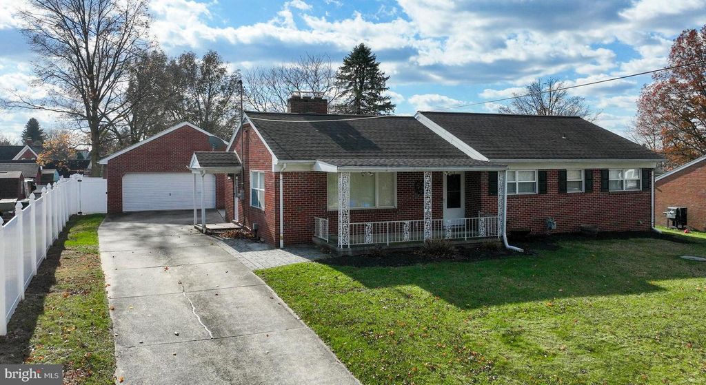 Photo of 705 Summit Drive, DALLASTOWN, PA 17313 (MLS # PAYK2093976)