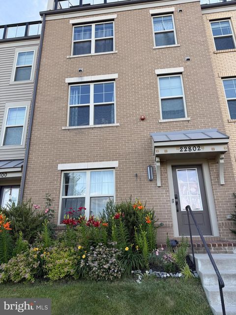 Townhouse For Sale - 22802 Cabin Branch Avenue<br/> CLARKSBURG, MD 20871