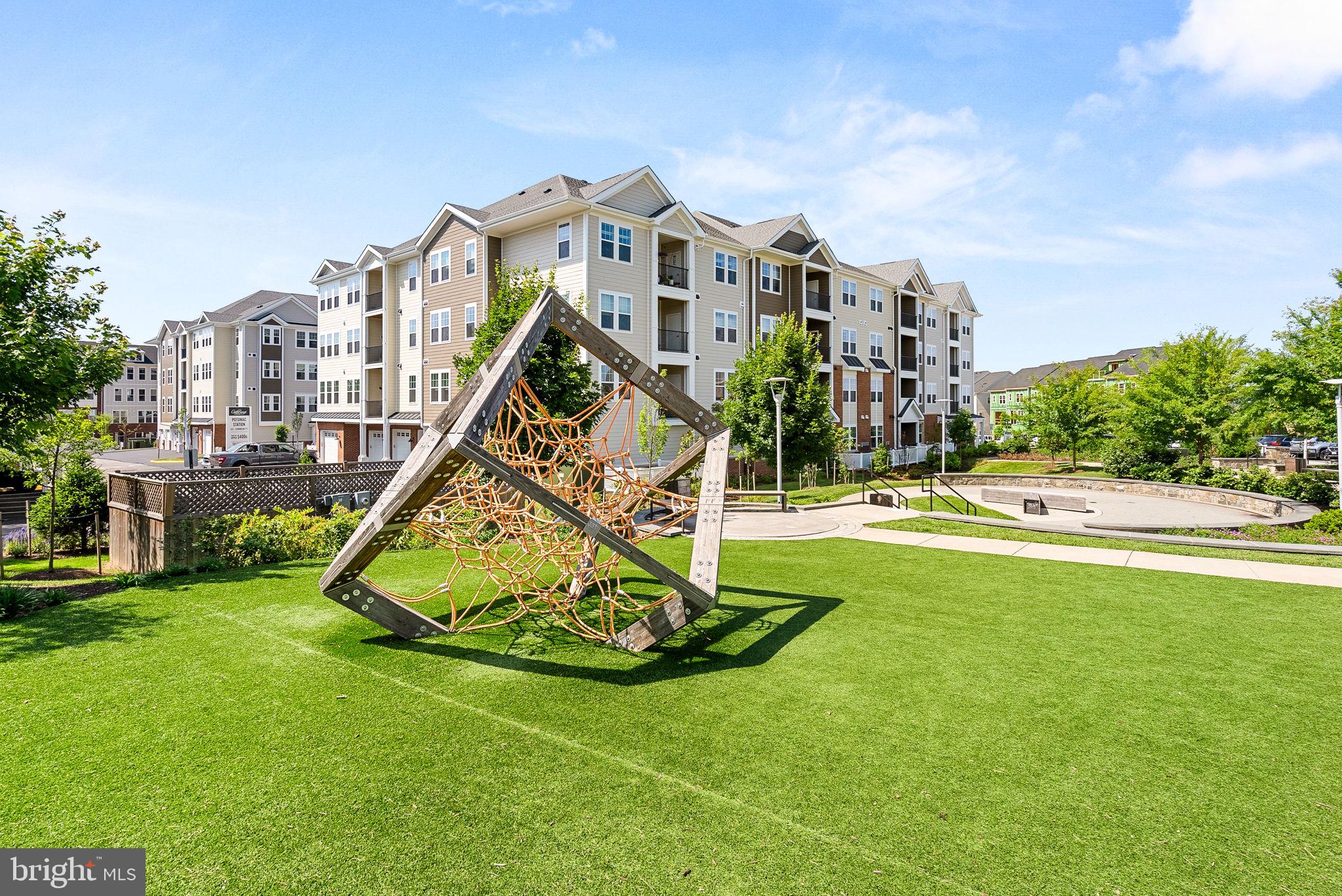 POTOMAC STATION MARKETPLACE - Residential