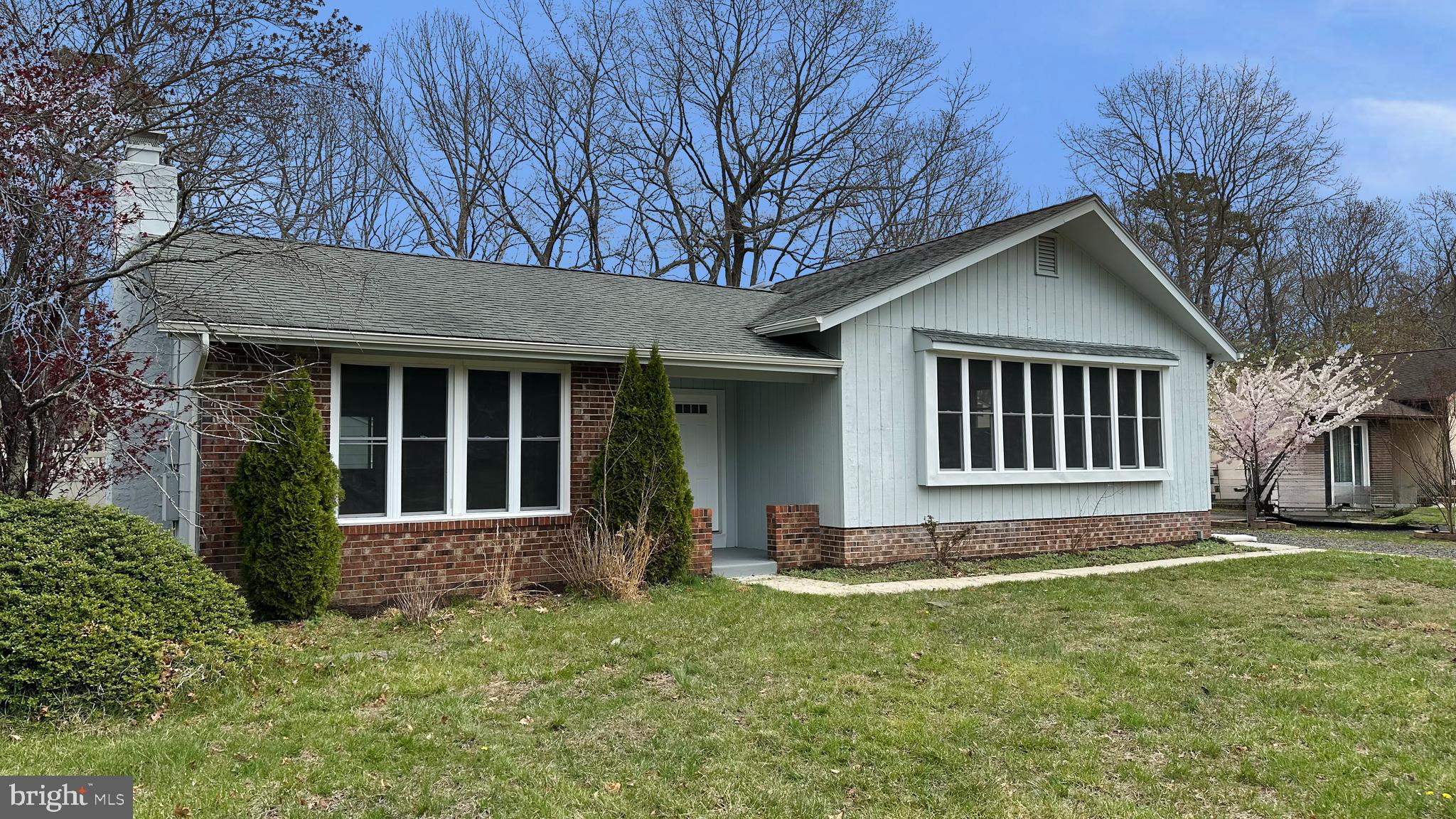 301 S CAMBRIDGE COURT