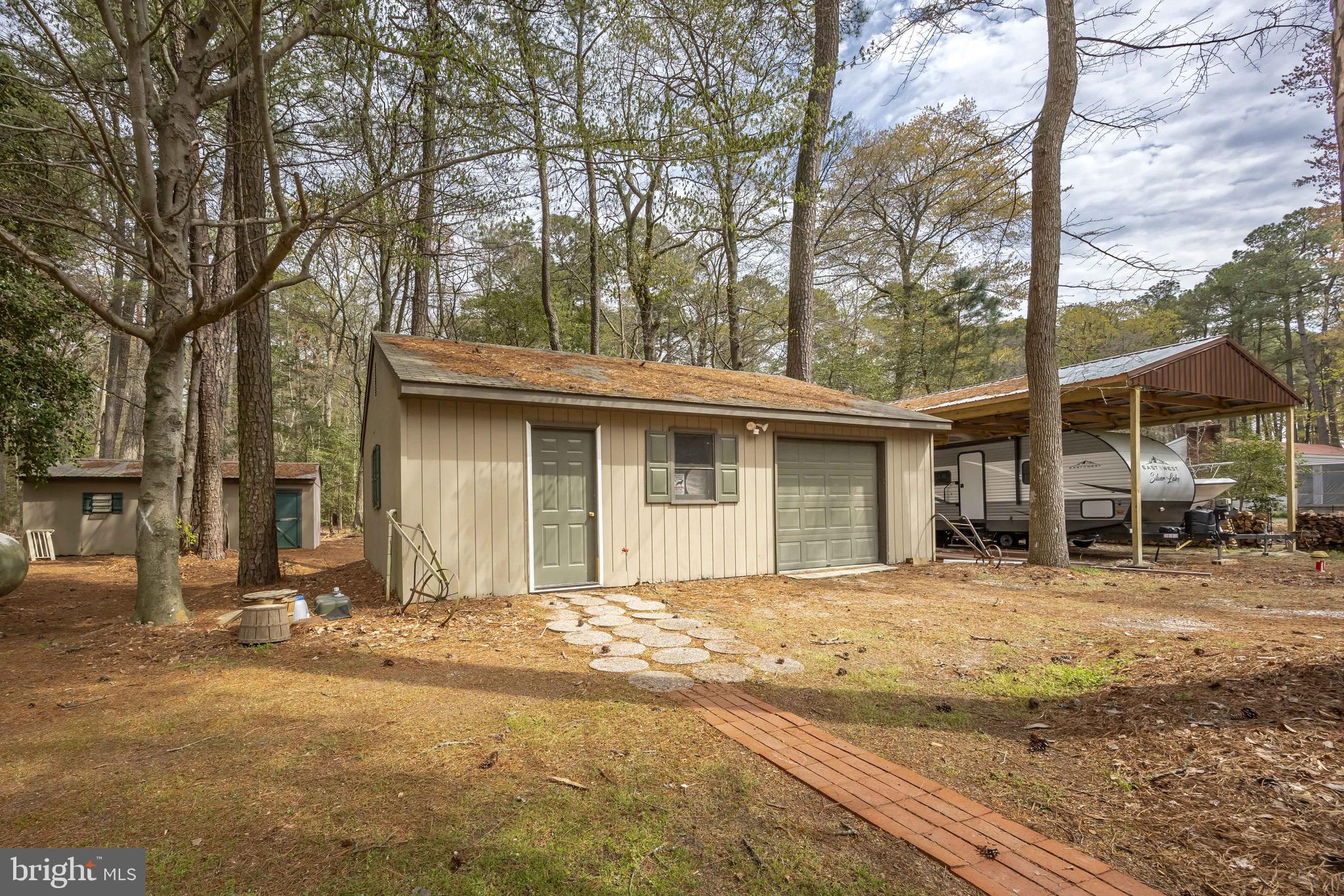 WATKINS POINTE EST - Residential