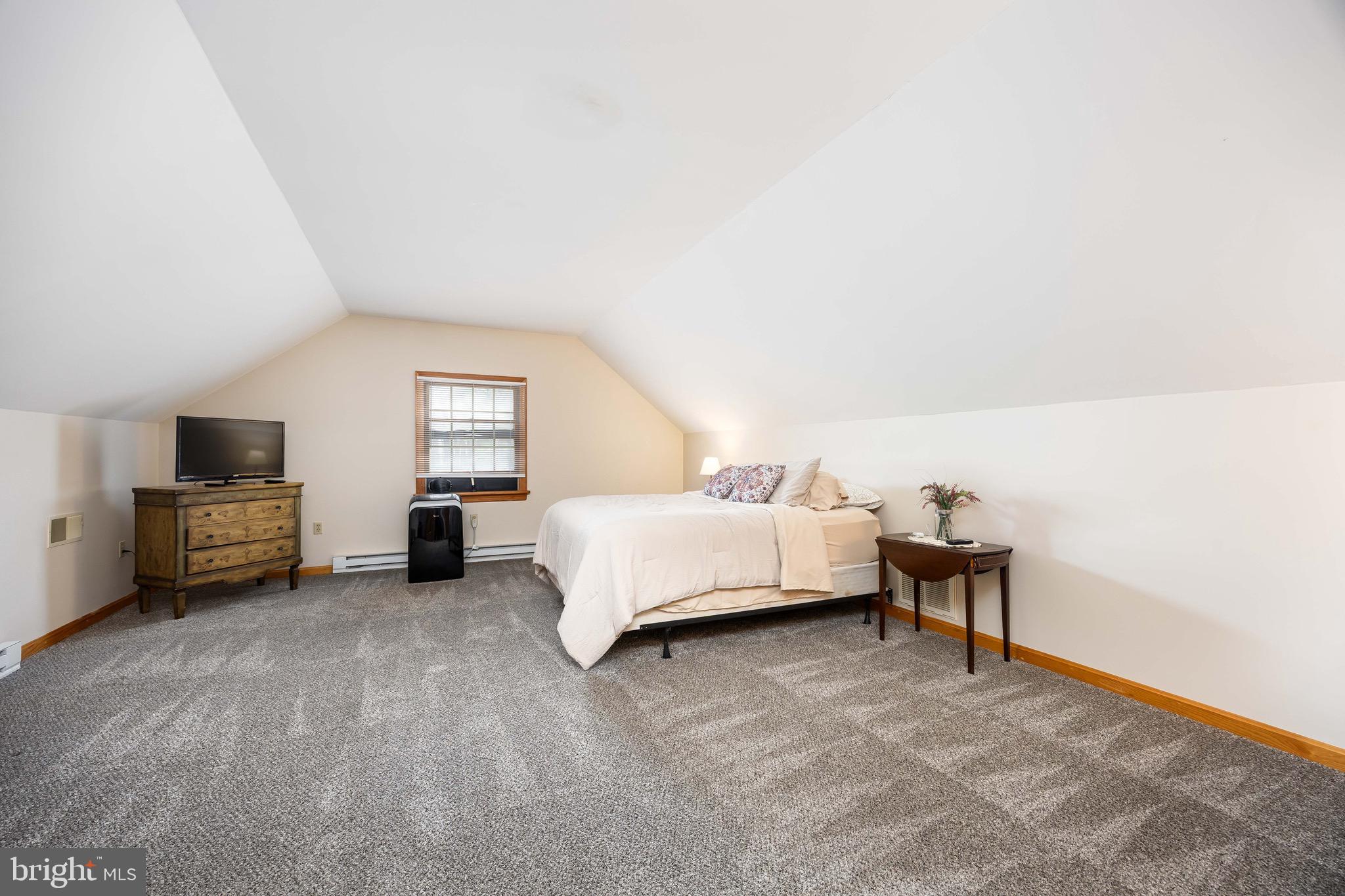 WATKINS POINTE EST - Residential