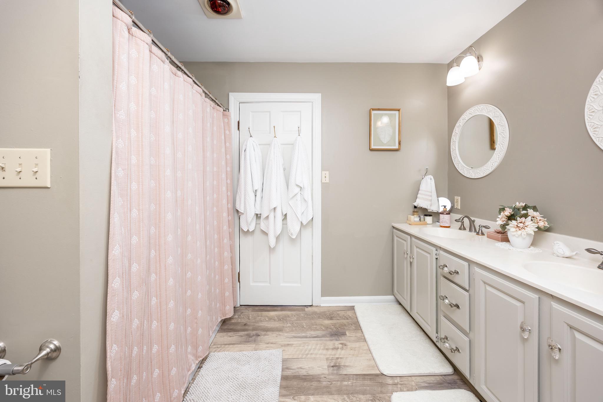 WATKINS POINTE EST - Residential