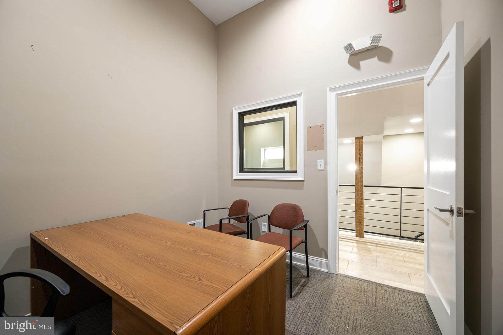 UNIVERSITY CITY - Commercial Lease