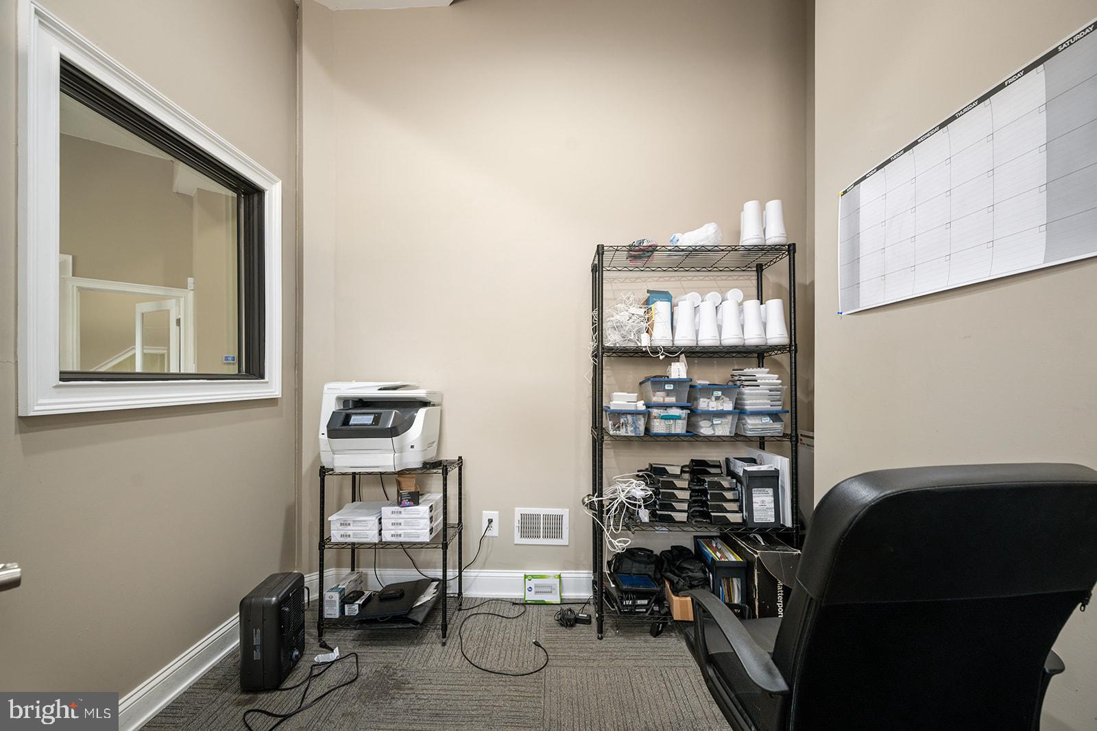 UNIVERSITY CITY - Commercial Lease