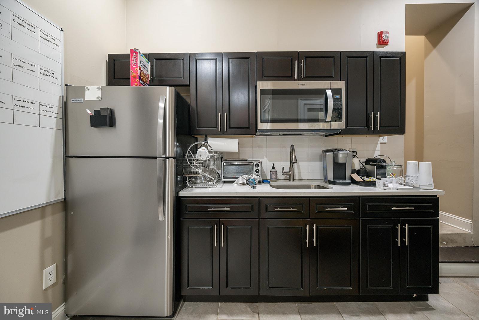 UNIVERSITY CITY - Commercial Lease