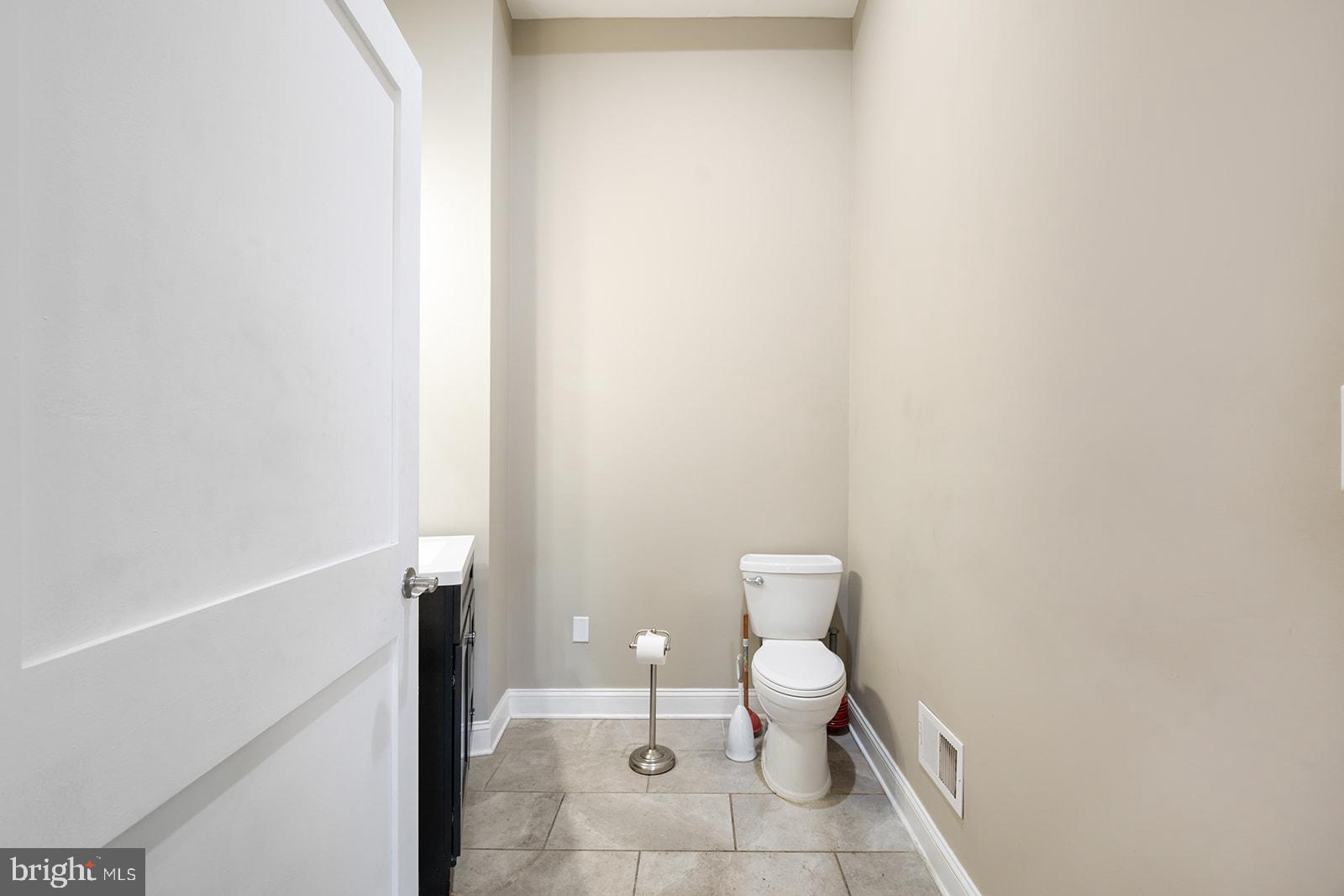 UNIVERSITY CITY - Commercial Lease