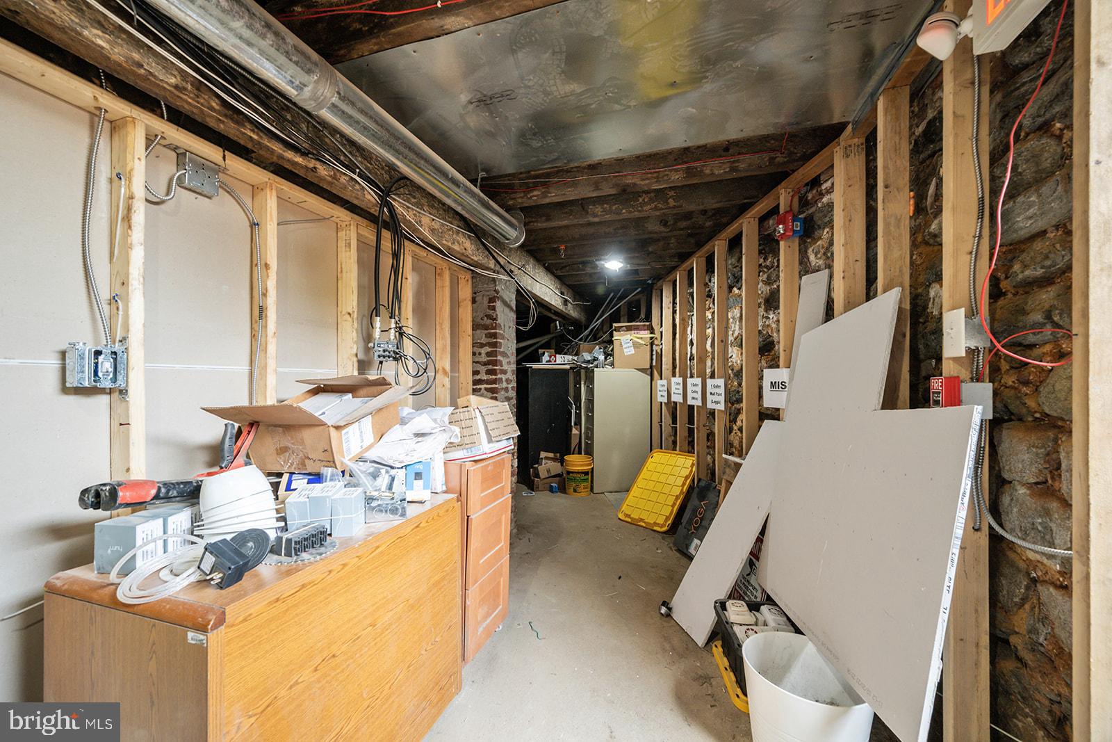 UNIVERSITY CITY - Commercial Lease