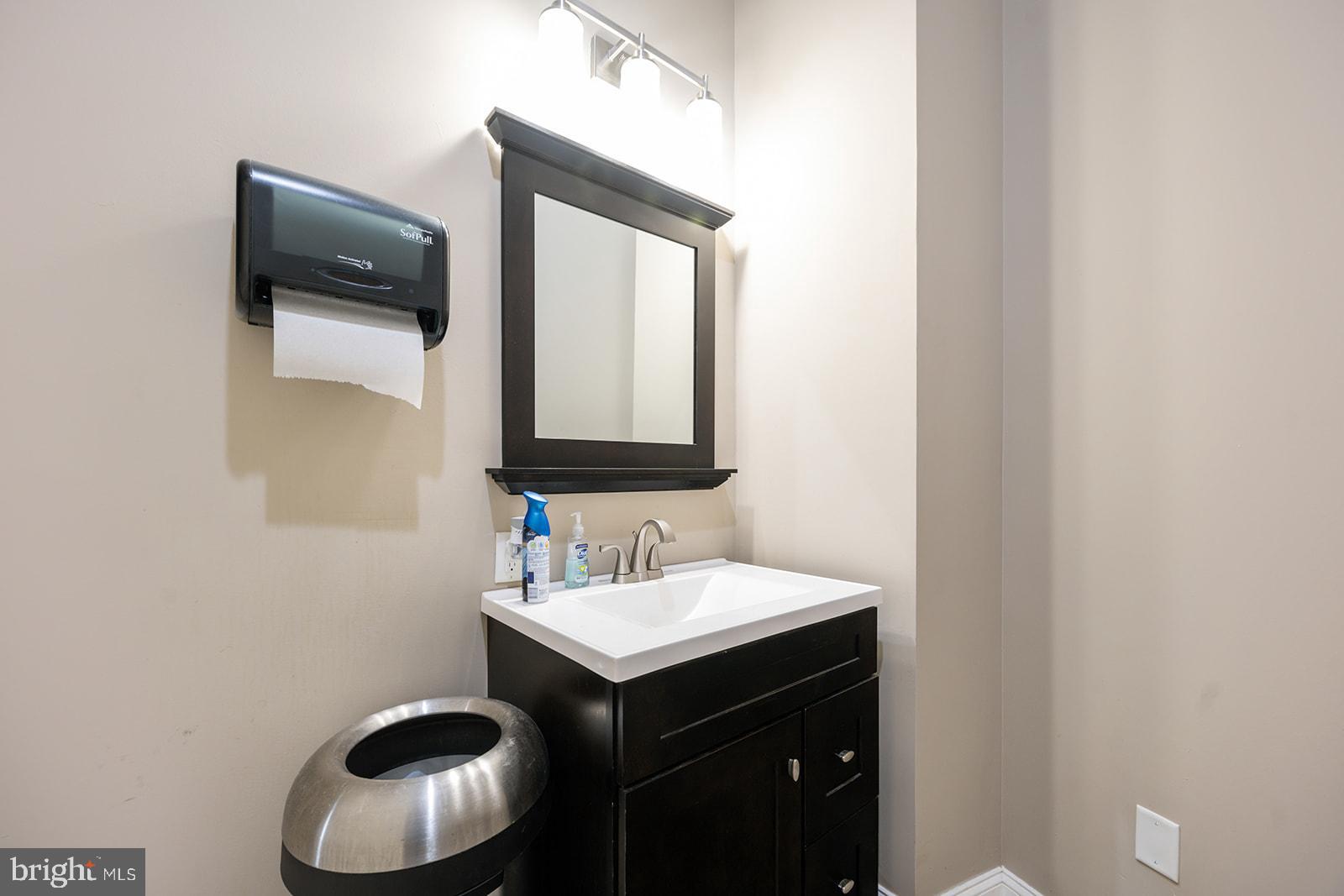 UNIVERSITY CITY - Commercial Lease