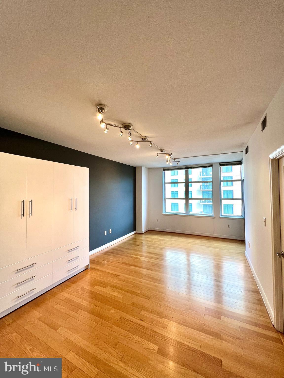 NATIONAL HARBOR - Residential