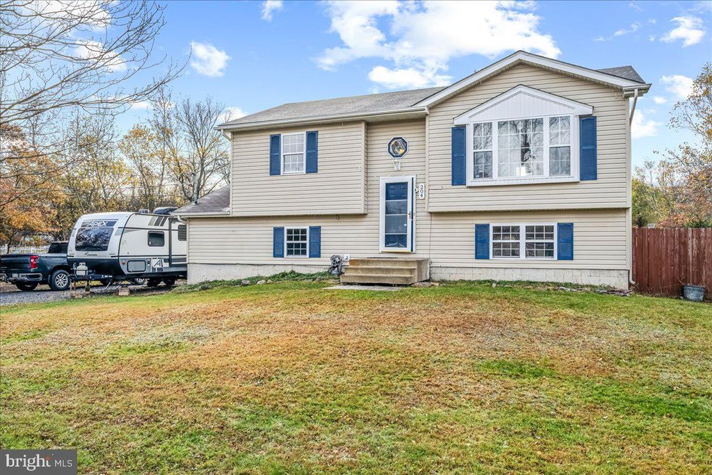 Photo of 204 Center Drive, BLAKESLEE, PA 18610 (MLS # PAMR2005778)