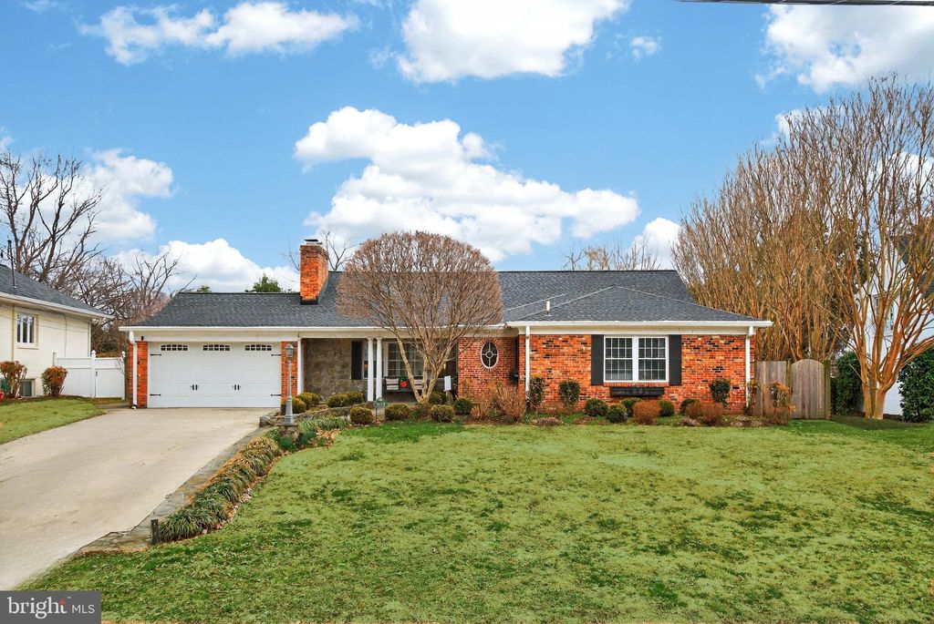 Photo of 5019 Wyandot Court, BETHESDA, MD 20816 (MLS # MDMC2218726)