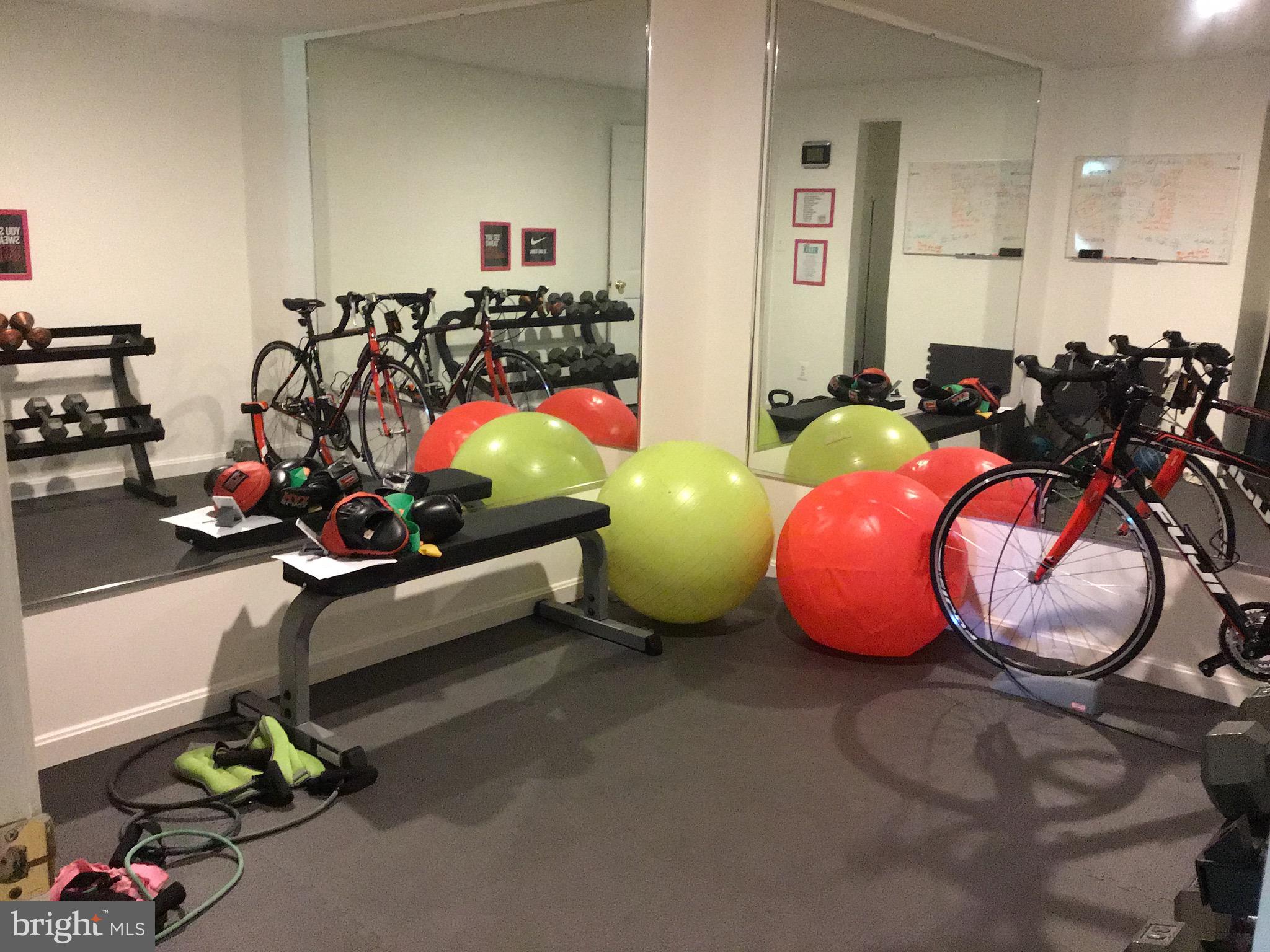 FAIRWAY ISLAND - Residential