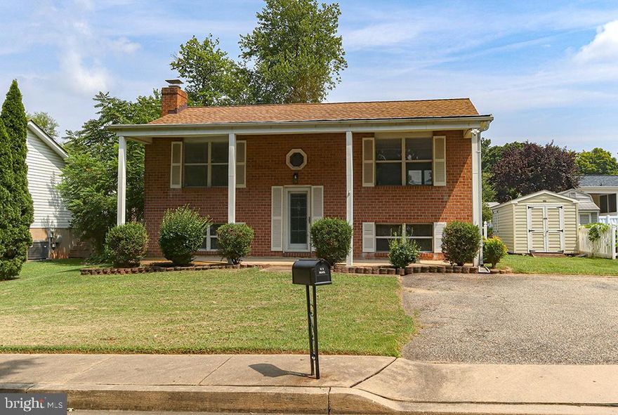 3 BEDROOM  2 FULL BATHROOM LARGE LIVING AREA  BRICK FRONT SPLIT FOYER 
AMAZING CONDITION/CLEAN/FRESHLY PAINTED/LOWER LEVEL REC ROOM
 W/WOOD BURNING FIREPLACE SPACIOUS  BDRM/FAMILY ROOM OFF KITCHEN 
W/ SLIDERS  DOORS INTO LARGE DECK MANY UPDATES NEW CABINETS, 
NEW APPLIANCES, NEW CARPET, NEW HARDWOOD FLOORS, NEW TILE, UPDATED BATHROOM ON MAIN FLOOR, NEW ELECTRICAL PANELBOX WITH APPROVED COUNTY PERMIT AND MUCH MORE COME SEE IT. MOVE IN READY! SOLD AS-IS.  

BY TRUIST : GRANT  $7500
8200 Greensboro Drive 8th Floor. Mclean, VA 22102-3892
 (non-repayable Grant) for Baltimore City/County and the Greater Baltimore