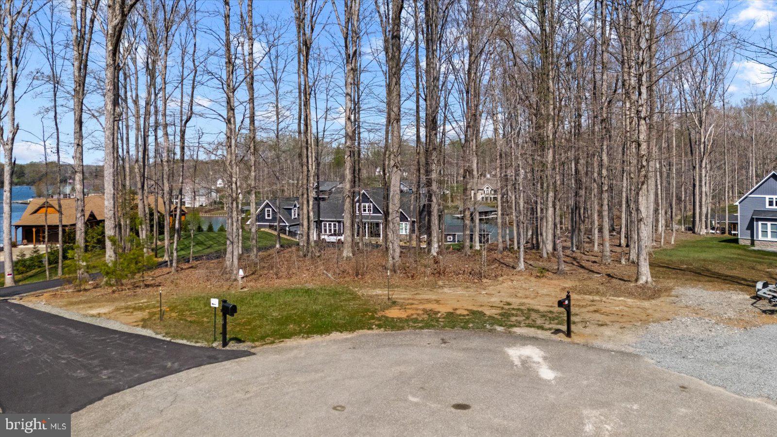 DEEP CREEK CIRCLE