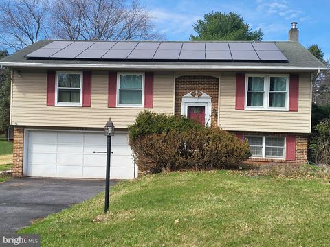 Homes For Sale - 707 Wyndamere Road<br/> LEWISBERRY, PA 17339