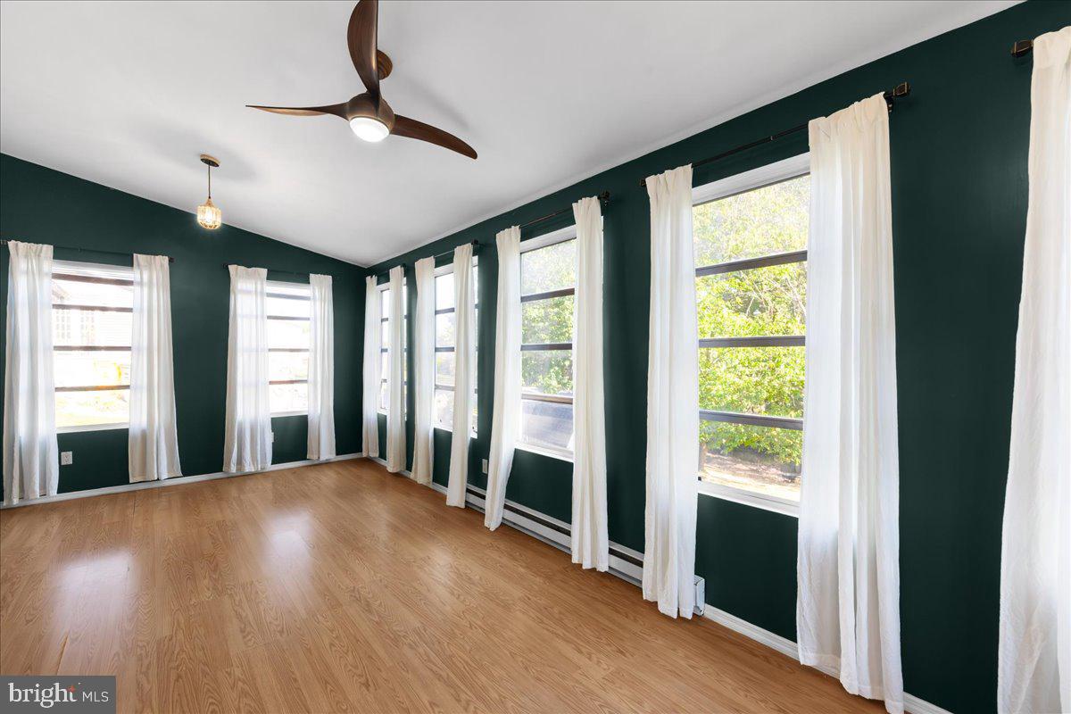 MOUNTAIN VIEW ACRES - Residential