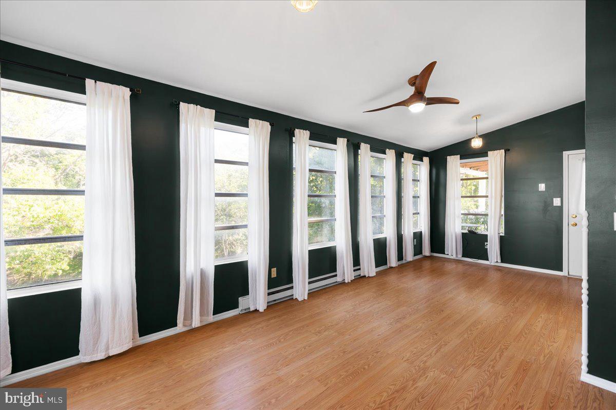 MOUNTAIN VIEW ACRES - Residential