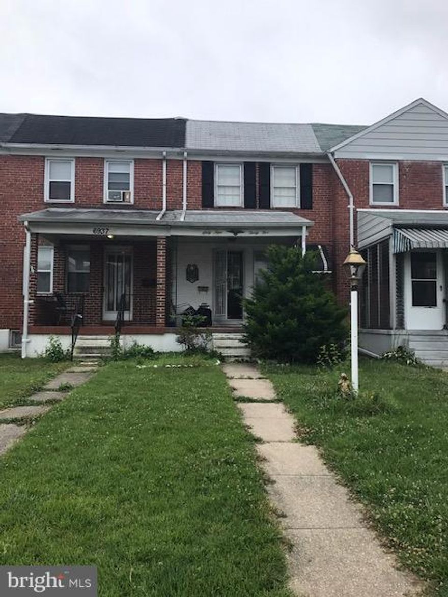 Estate Sale in good condition being sold as is. Recent roof and gas heating